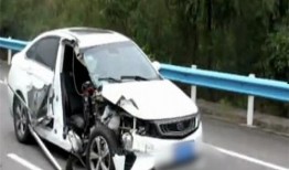 最新爆料車禍新聞,“驚魂瞬間！最新車禍新聞揭示事故現(xiàn)場慘烈一幕”