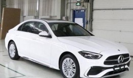 新款奔馳c最新爆料,豪華升級，科技革新，揭秘全新設計亮點